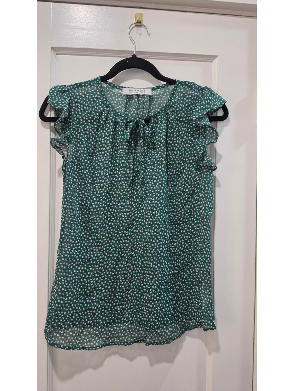 Basement Women's Green Floral Sleeveless Blouse, Size S